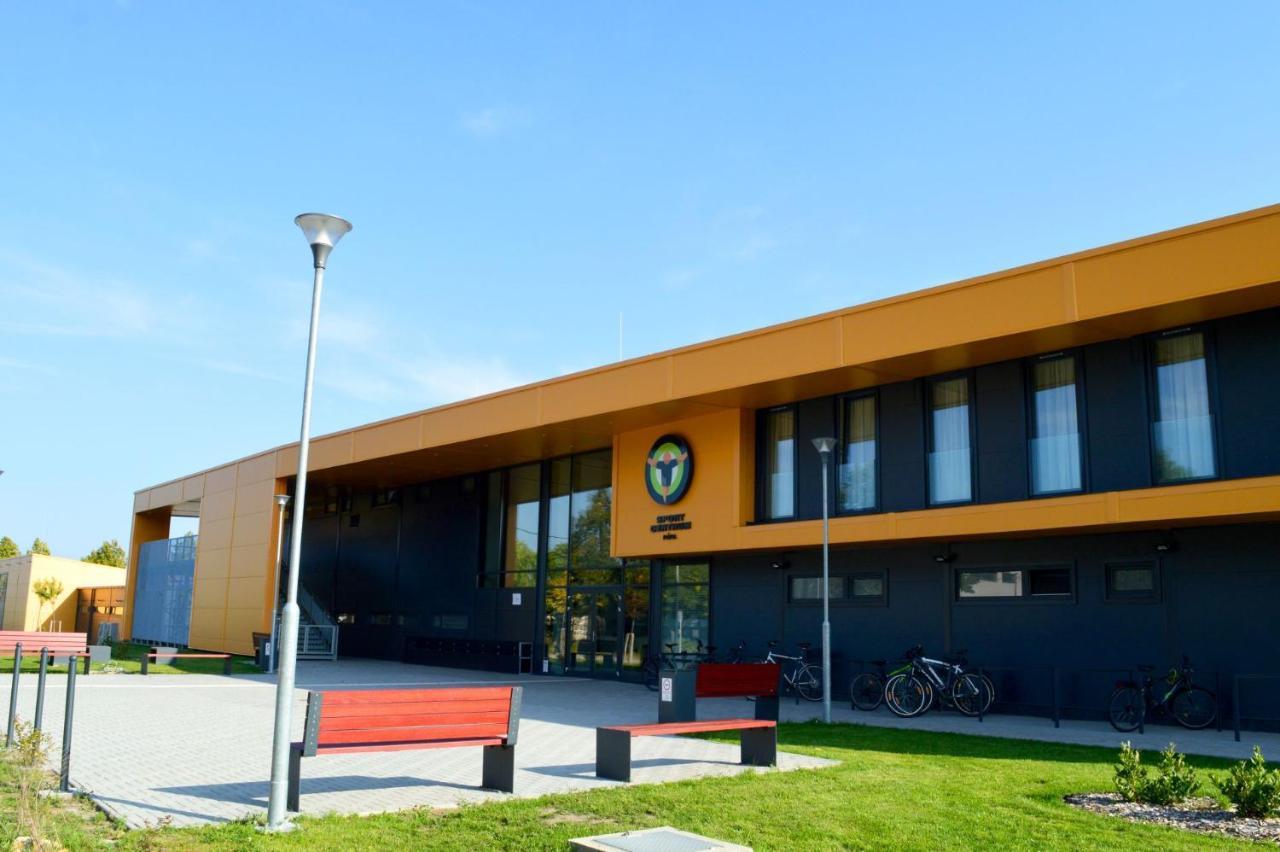 Sport Centrum Apartman Pápa 外观 照片